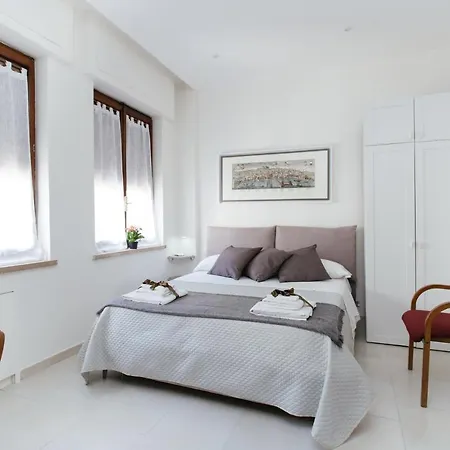 Al Centro Di Неаполь